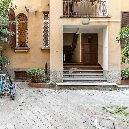 Susi's House, Via Pinaroli - By Host4u * Милан